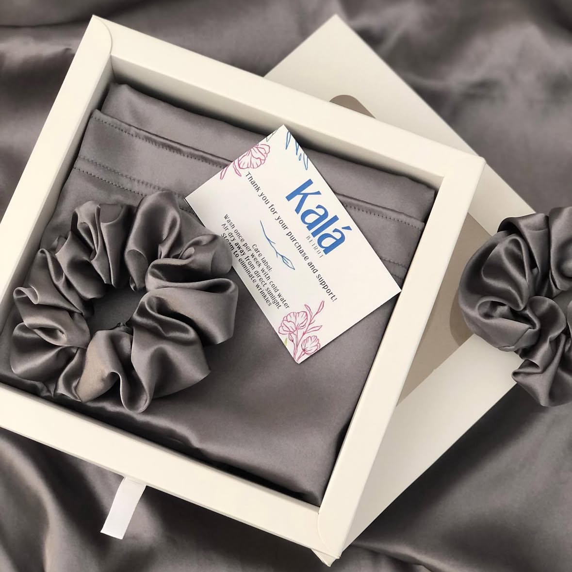 Dream Duo – Silk Pillowcase & Scrunchie